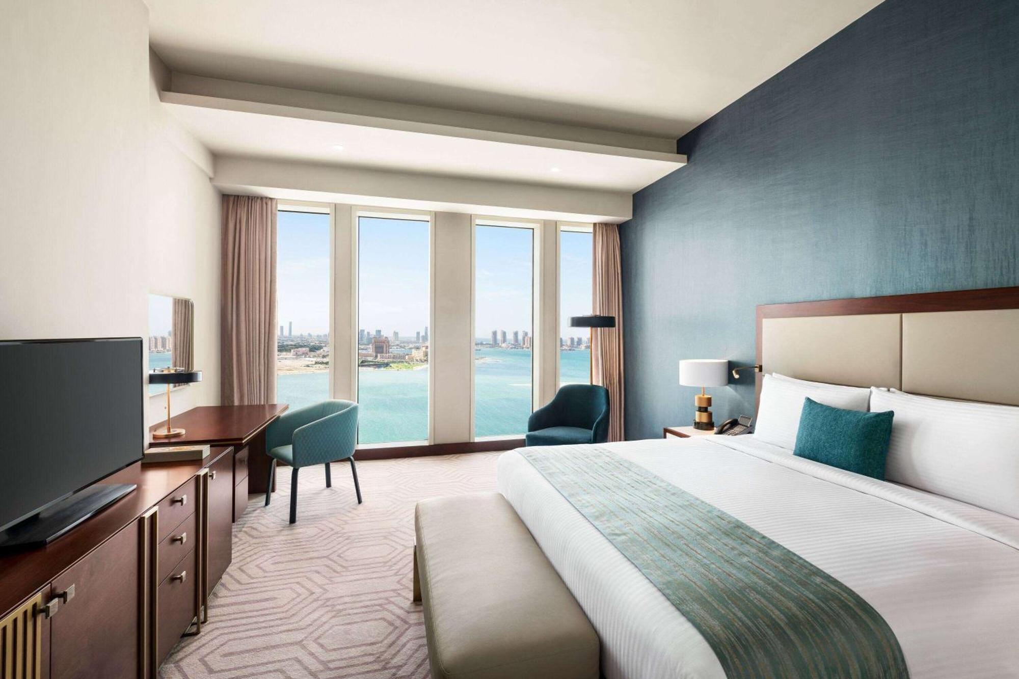 Wyndham Grand Doha West Bay Beach Экстерьер фото A guest room at the hotel